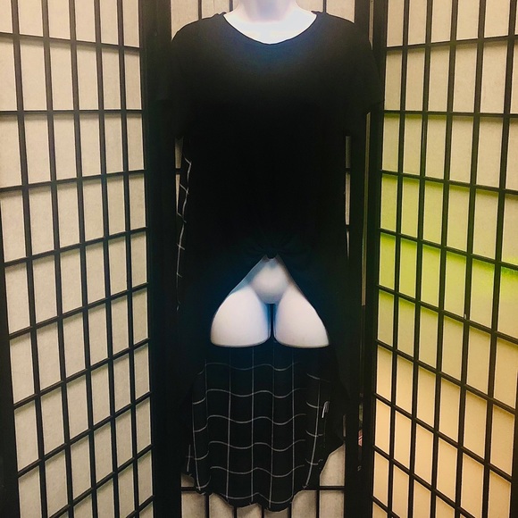 💜 SALE! 3/$15 💜 THE LINE OF STYLE - Hi-Lo Top - Picture 7 of 14